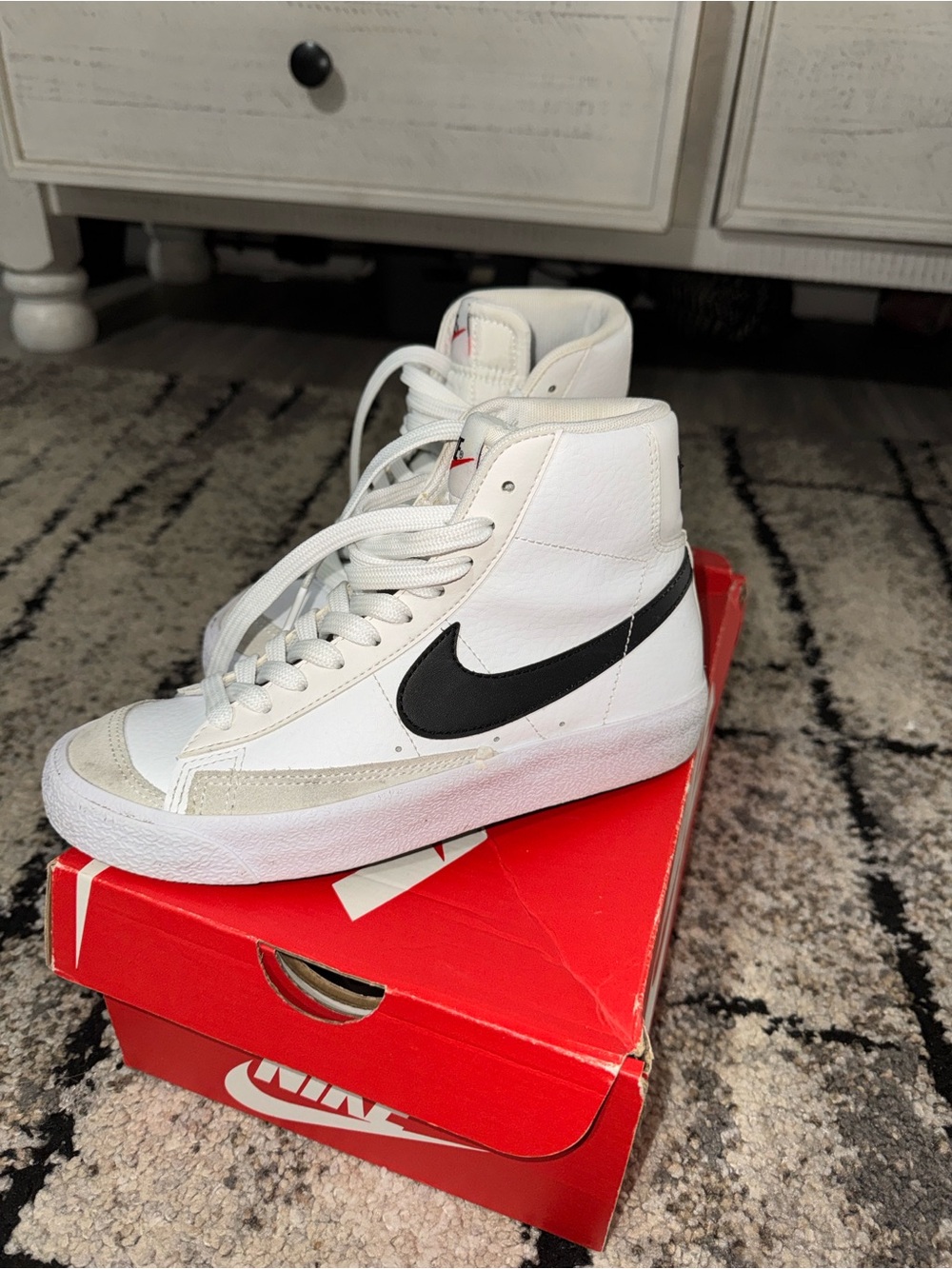 Nike White High-Top Sneakers with Black Swoosh and Red Tongue Logo - Picture 3 of 4